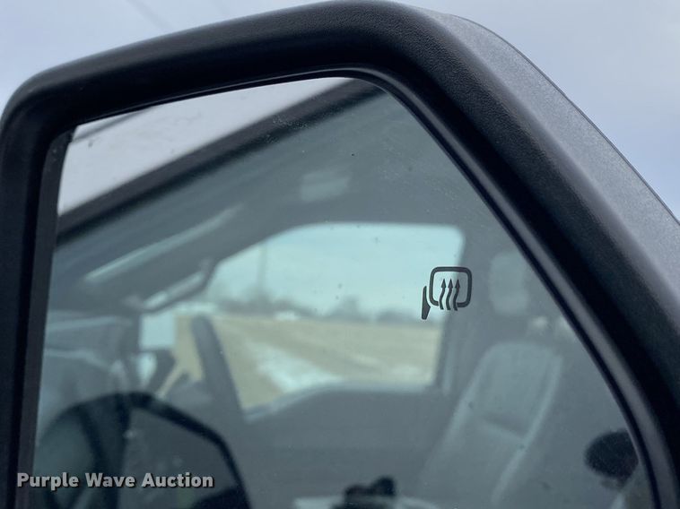 image for item DN8158 2018 Ford F250 Super Duty  Crew Cab flatbed pickup truck