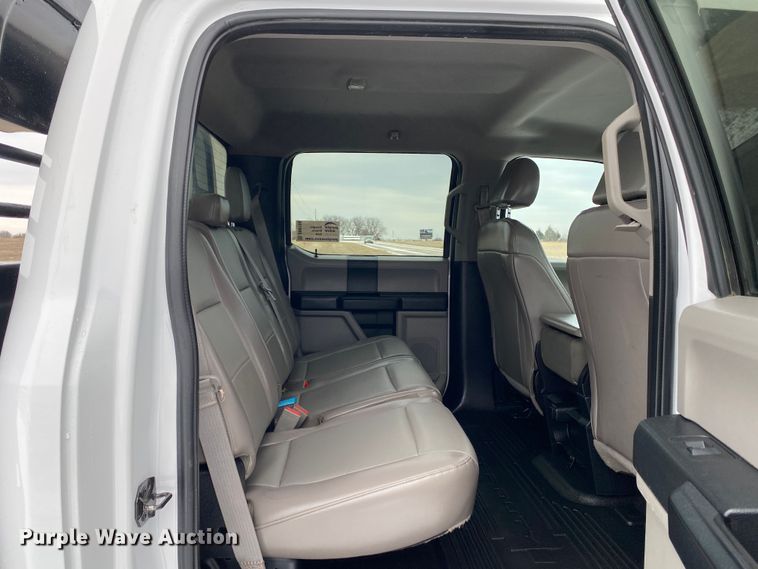 image for item DN8158 2018 Ford F250 Super Duty  Crew Cab flatbed pickup truck