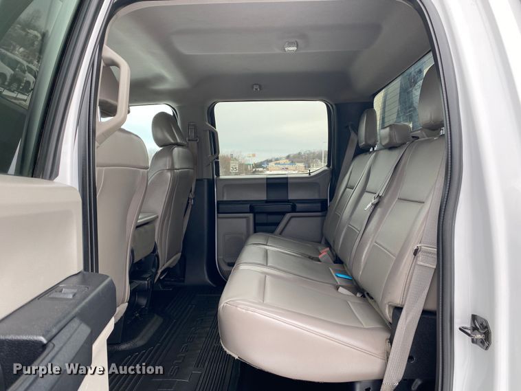 image for item DN8158 2018 Ford F250 Super Duty  Crew Cab flatbed pickup truck