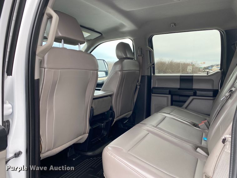 image for item DN8158 2018 Ford F250 Super Duty  Crew Cab flatbed pickup truck