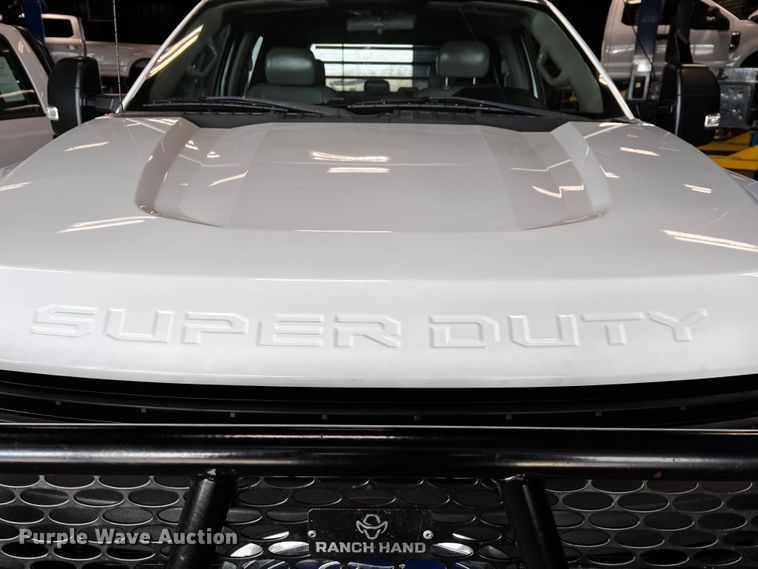 image for item DN8158 2018 Ford F250 Super Duty  Crew Cab flatbed pickup truck