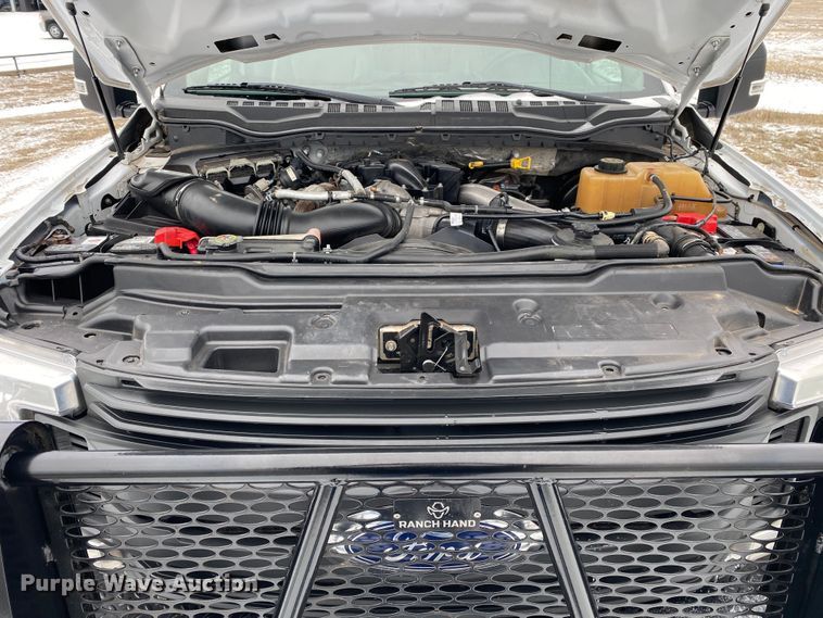 image for item DN8158 2018 Ford F250 Super Duty  Crew Cab flatbed pickup truck