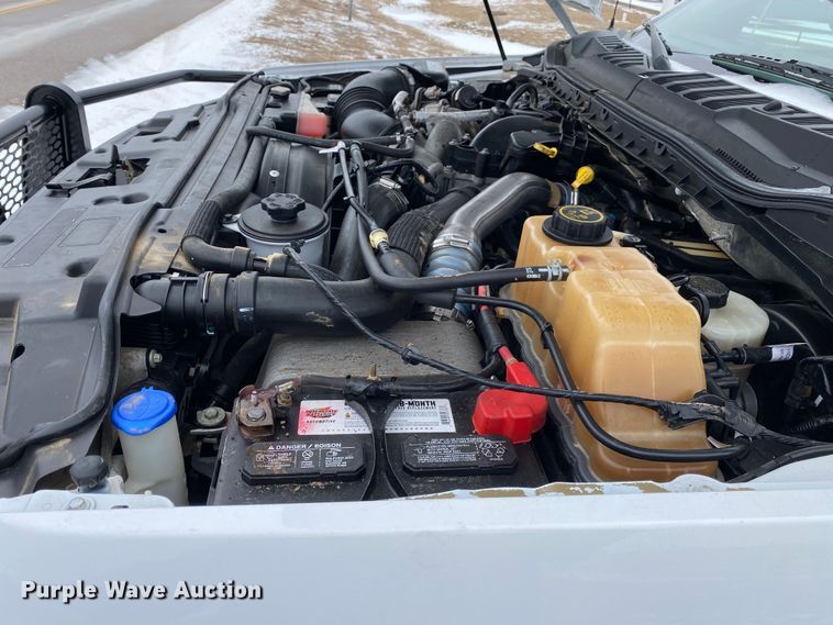 image for item DN8158 2018 Ford F250 Super Duty  Crew Cab flatbed pickup truck