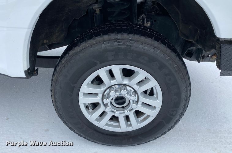 image for item DN8158 2018 Ford F250 Super Duty  Crew Cab flatbed pickup truck