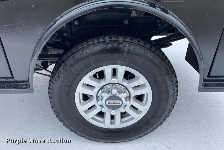 image for item DN8158 2018 Ford F250 Super Duty  Crew Cab flatbed pickup truck