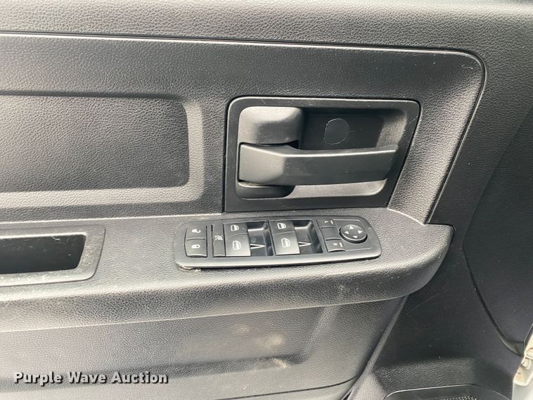 image for item DN8160 2014 Dodge Ram 2500HD  Crew Cab pickup truck