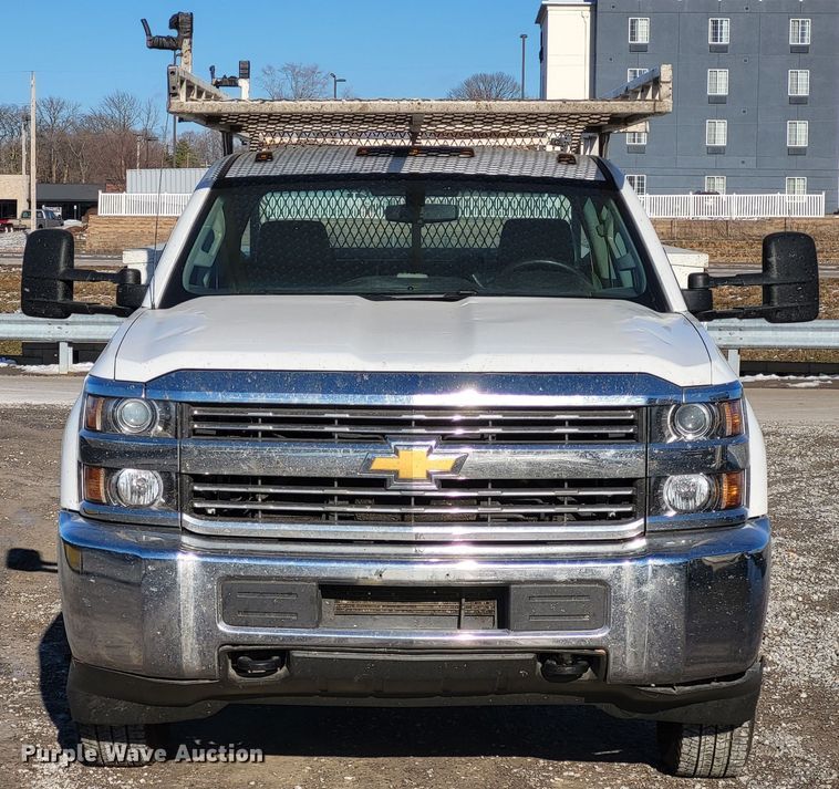 image for item DO3555 2015 Chevrolet Silverado 3500HD  Crew Cab utility bed pickup truck