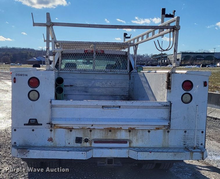 image for item DO3555 2015 Chevrolet Silverado 3500HD  Crew Cab utility bed pickup truck