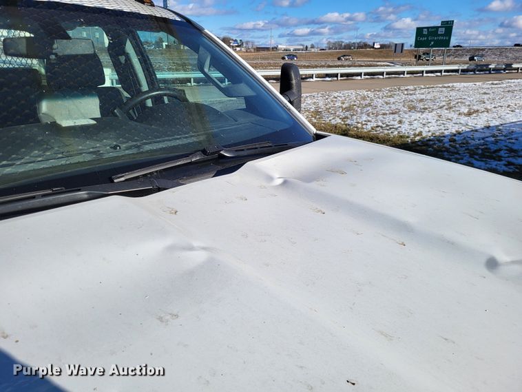 image for item DO3555 2015 Chevrolet Silverado 3500HD  Crew Cab utility bed pickup truck