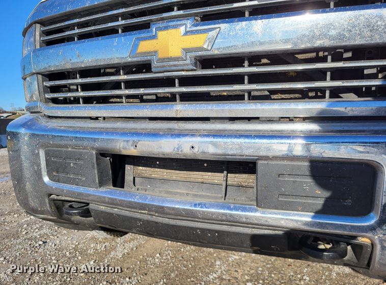 image for item DO3555 2015 Chevrolet Silverado 3500HD  Crew Cab utility bed pickup truck