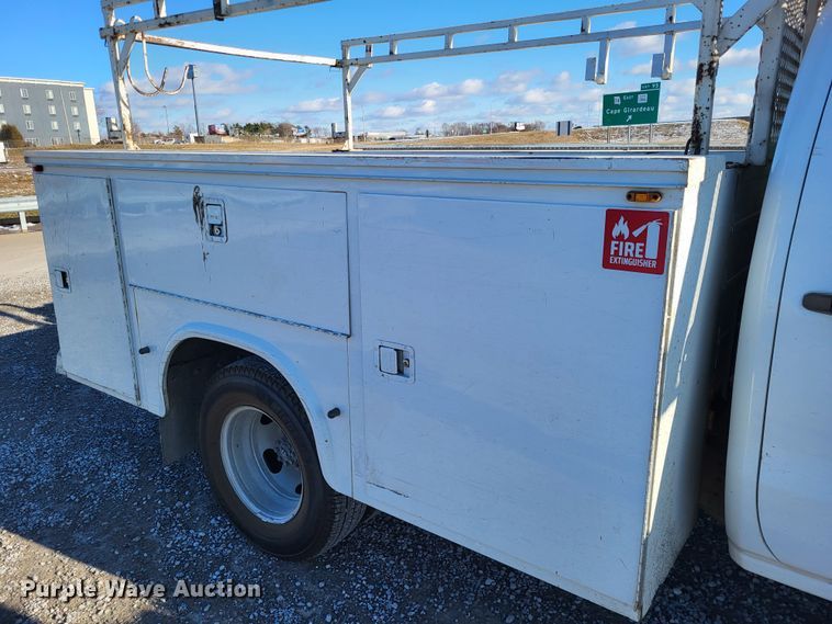 image for item DO3555 2015 Chevrolet Silverado 3500HD  Crew Cab utility bed pickup truck