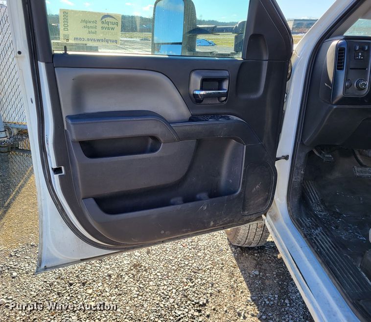 image for item DO3555 2015 Chevrolet Silverado 3500HD  Crew Cab utility bed pickup truck