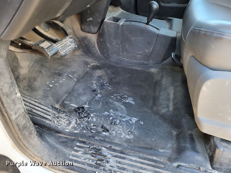 image for item DO3555 2015 Chevrolet Silverado 3500HD  Crew Cab utility bed pickup truck