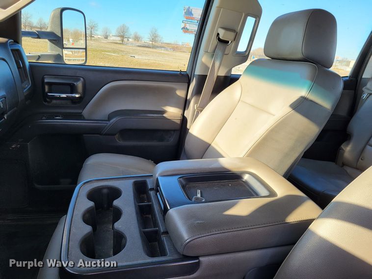 image for item DO3555 2015 Chevrolet Silverado 3500HD  Crew Cab utility bed pickup truck