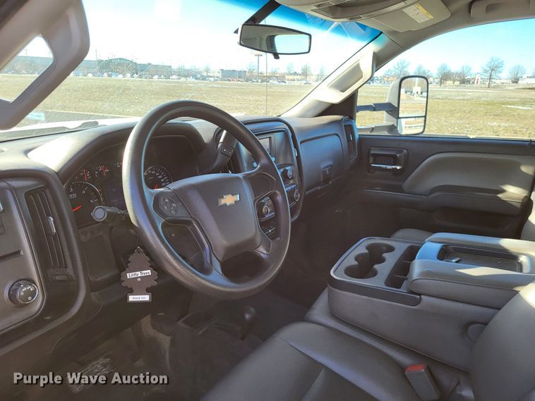 image for item DO3555 2015 Chevrolet Silverado 3500HD  Crew Cab utility bed pickup truck