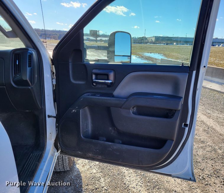 image for item DO3555 2015 Chevrolet Silverado 3500HD  Crew Cab utility bed pickup truck