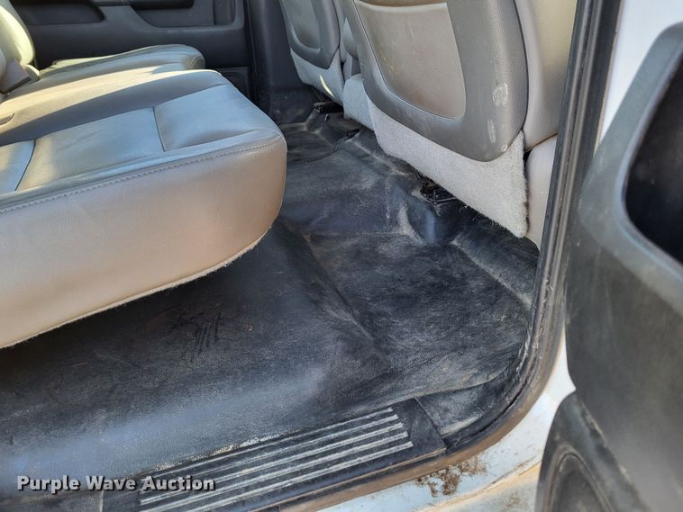 image for item DO3555 2015 Chevrolet Silverado 3500HD  Crew Cab utility bed pickup truck