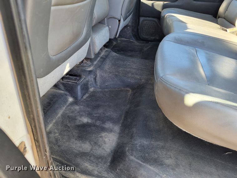 image for item DO3555 2015 Chevrolet Silverado 3500HD  Crew Cab utility bed pickup truck