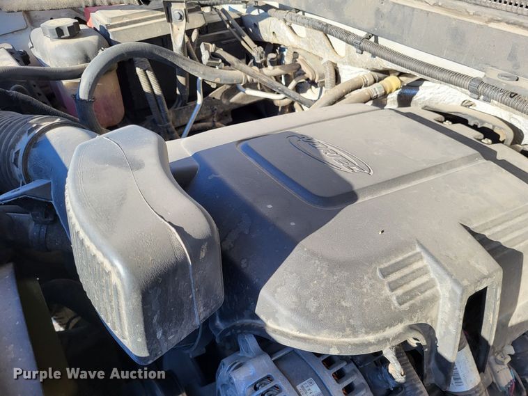 image for item DO3555 2015 Chevrolet Silverado 3500HD  Crew Cab utility bed pickup truck