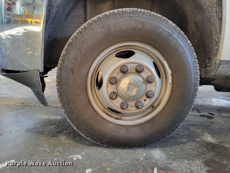 image for item DO3555 2015 Chevrolet Silverado 3500HD  Crew Cab utility bed pickup truck