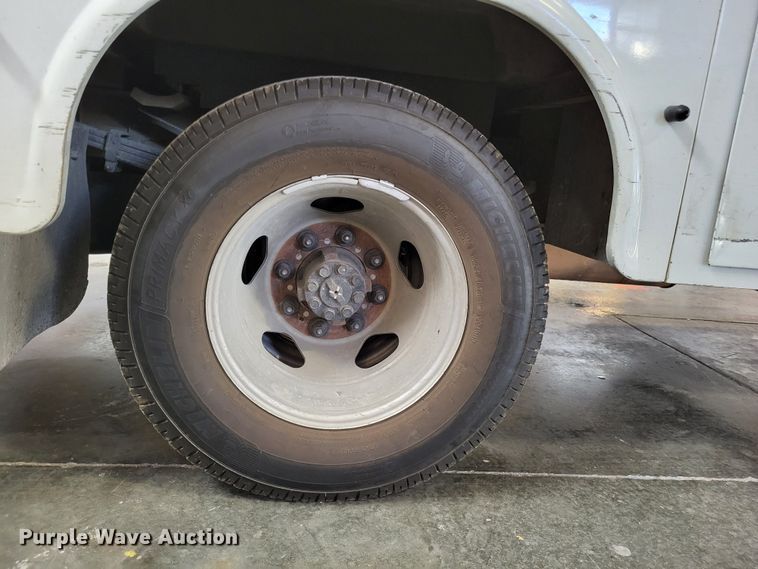 image for item DO3555 2015 Chevrolet Silverado 3500HD  Crew Cab utility bed pickup truck