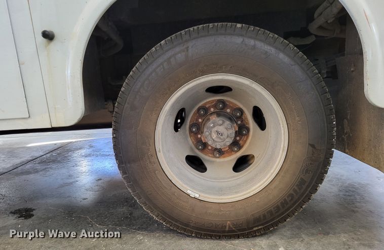 image for item DO3555 2015 Chevrolet Silverado 3500HD  Crew Cab utility bed pickup truck