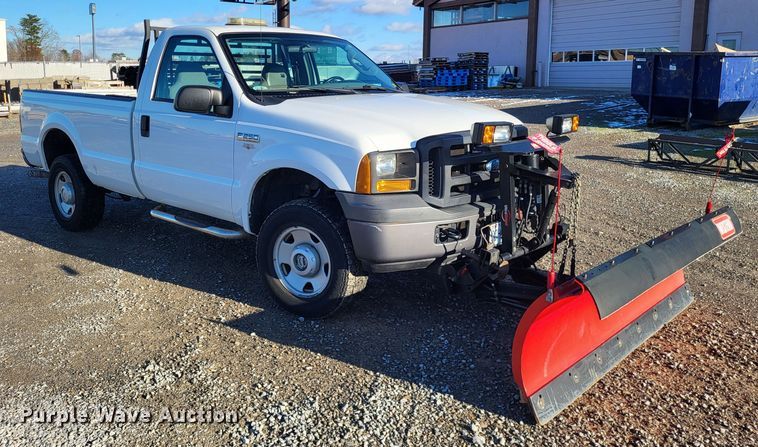 image for item DO3556 2007 Ford F250 Super Duty XL  pickup truck