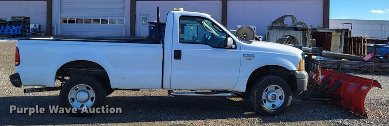 image for item DO3556 2007 Ford F250 Super Duty XL  pickup truck