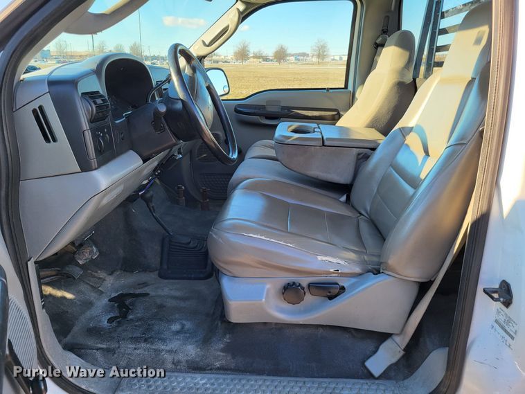 image for item DO3556 2007 Ford F250 Super Duty XL  pickup truck