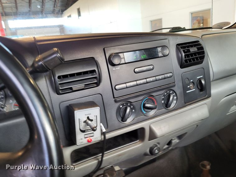 image for item DO3556 2007 Ford F250 Super Duty XL  pickup truck