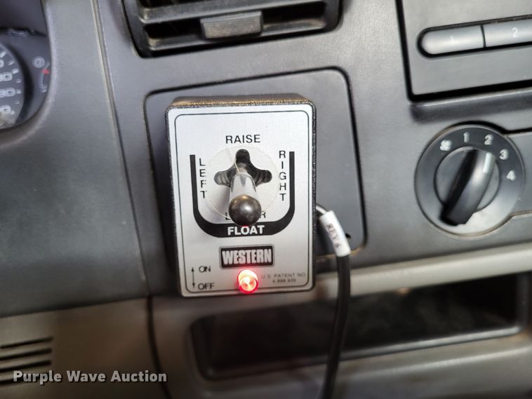 image for item DO3556 2007 Ford F250 Super Duty XL  pickup truck