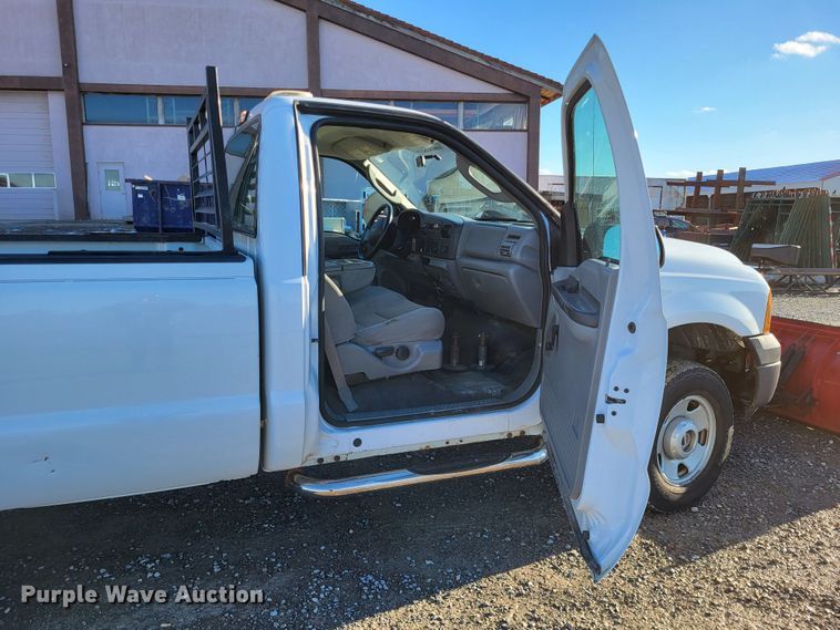 image for item DO3556 2007 Ford F250 Super Duty XL  pickup truck