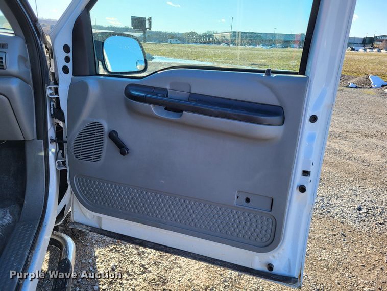 image for item DO3556 2007 Ford F250 Super Duty XL  pickup truck