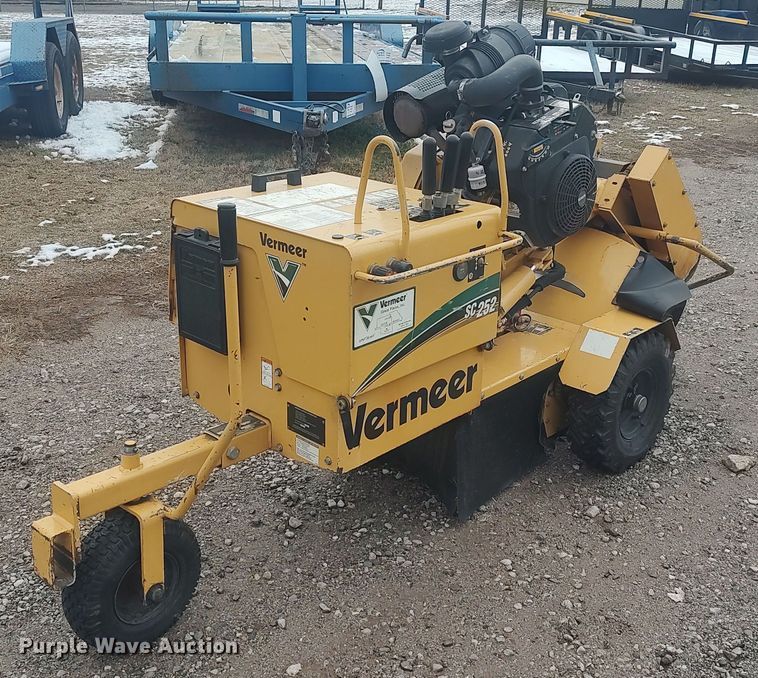 image for item DO3718 2011 Vermeer SC252  stump grinder