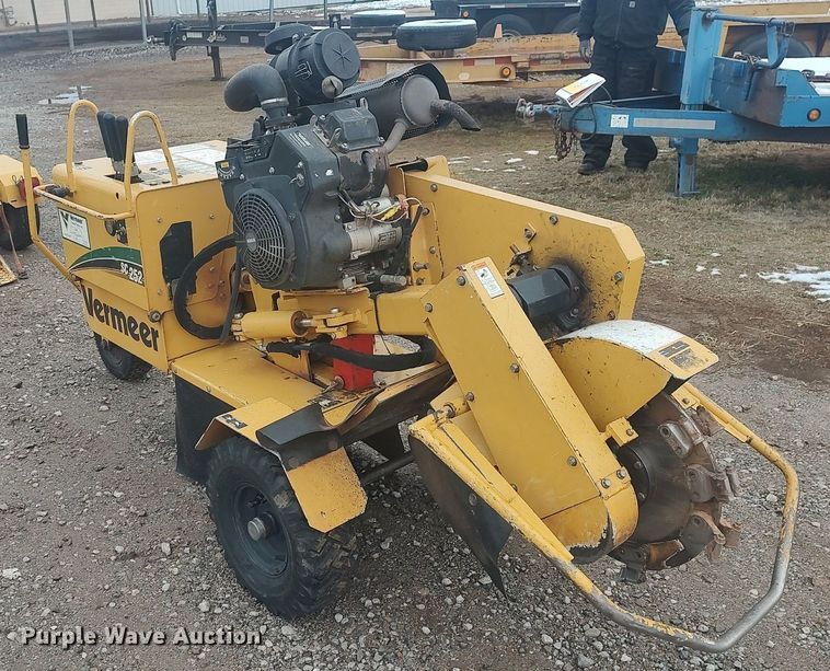 image for item DO3718 2011 Vermeer SC252  stump grinder