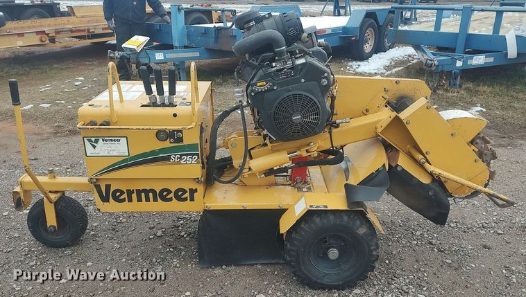 image for item DO3718 2011 Vermeer SC252  stump grinder