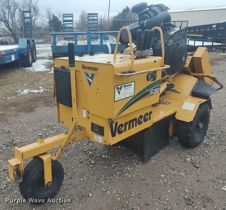 image for item DO3718 2011 Vermeer SC252  stump grinder