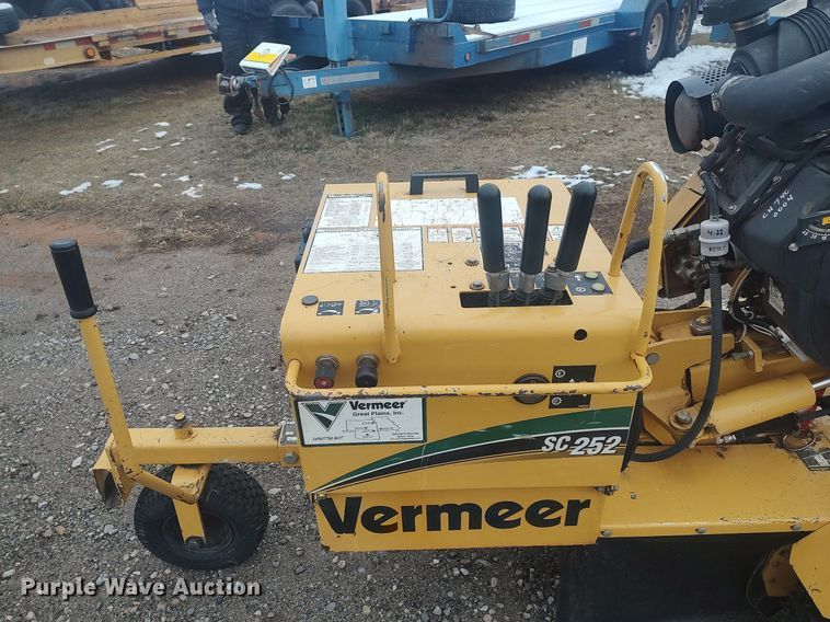 image for item DO3718 2011 Vermeer SC252  stump grinder