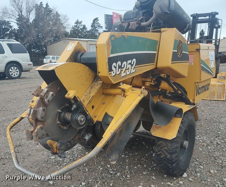 image for item DO3718 2011 Vermeer SC252  stump grinder