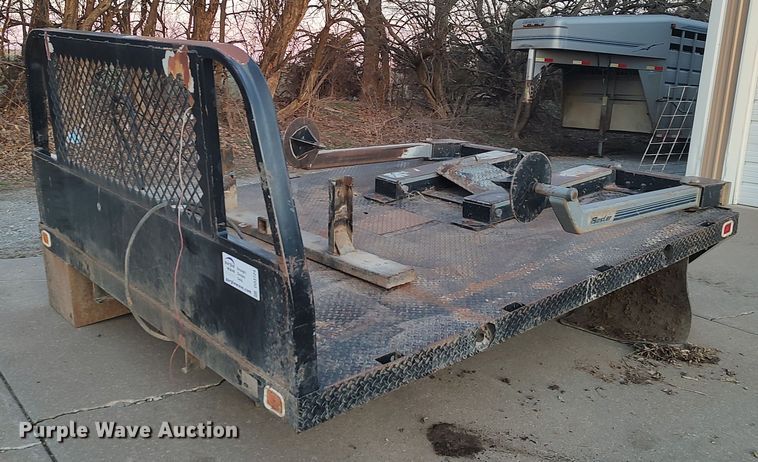 image for item DO3724 Knapheide  hydraulic bale bed