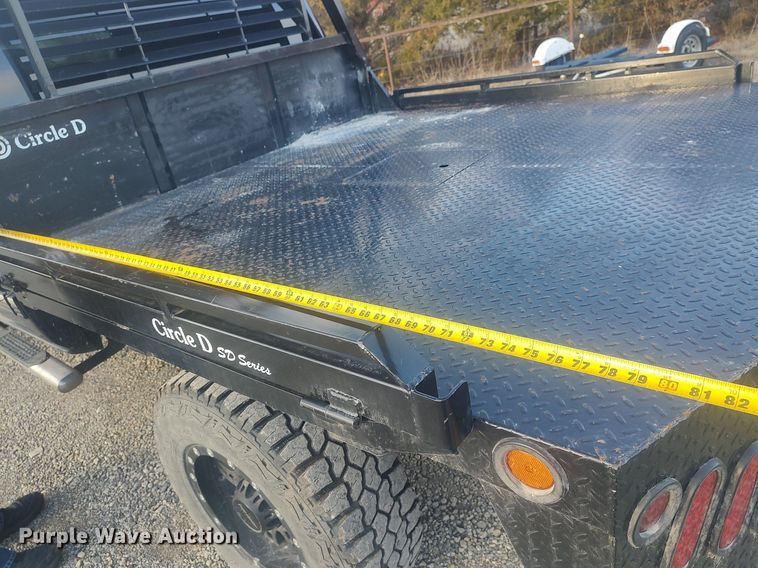 image for item DO3725 2002 Chevrolet Silverado 2500HD  Crew Cab flatbed pickup truck