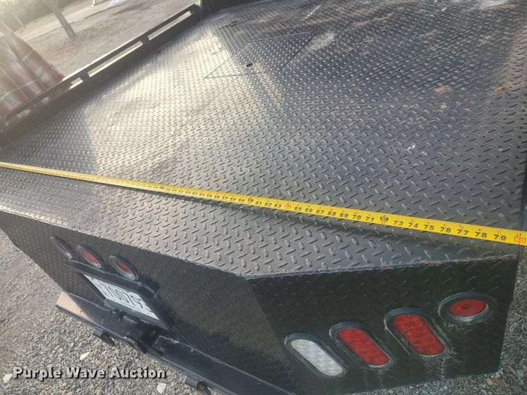 image for item DO3725 2002 Chevrolet Silverado 2500HD  Crew Cab flatbed pickup truck