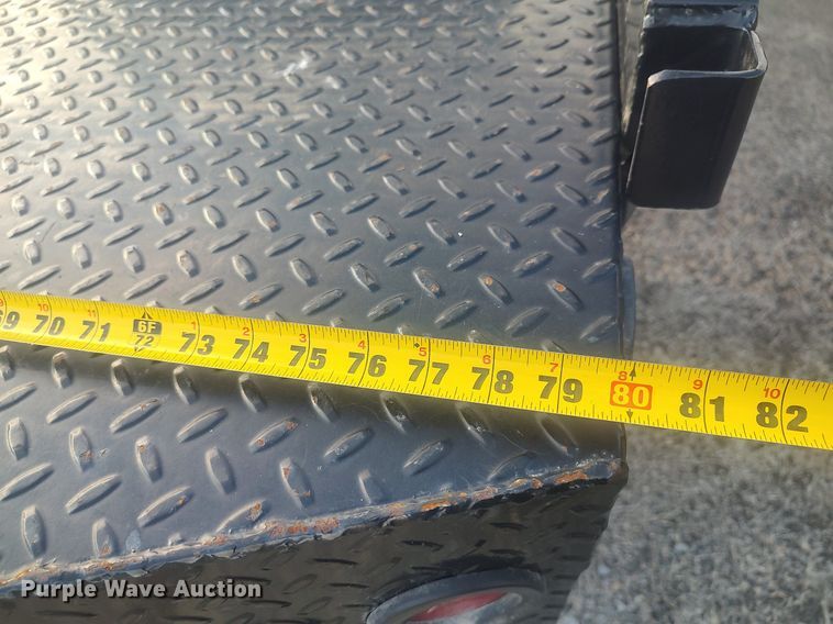 image for item DO3725 2002 Chevrolet Silverado 2500HD  Crew Cab flatbed pickup truck