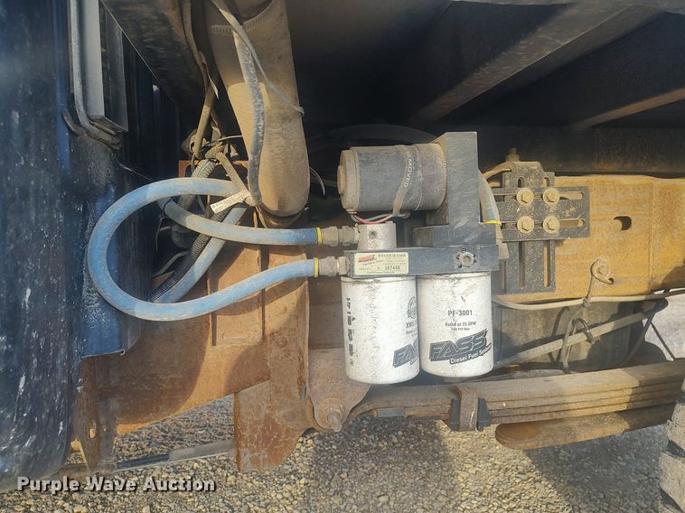 image for item DO3725 2002 Chevrolet Silverado 2500HD  Crew Cab flatbed pickup truck