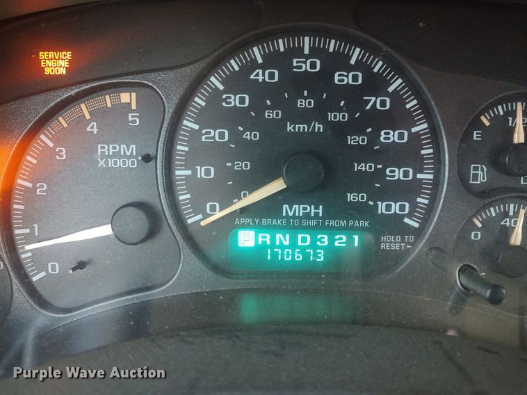 image for item DO3725 2002 Chevrolet Silverado 2500HD  Crew Cab flatbed pickup truck