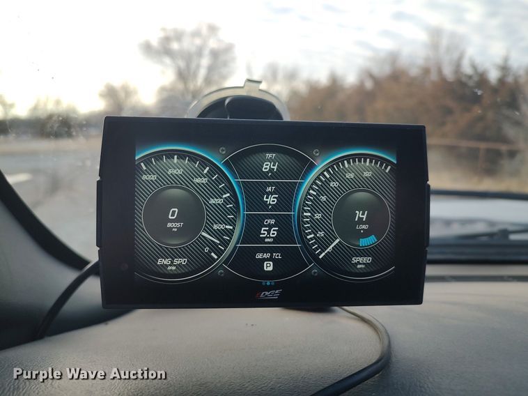 image for item DO3725 2002 Chevrolet Silverado 2500HD  Crew Cab flatbed pickup truck