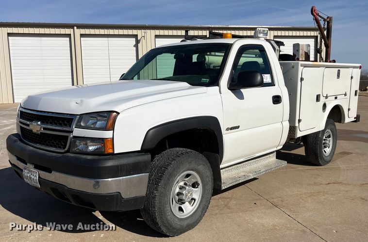 image for item DP0463 2006 Chevrolet Silverado 3500  utility bed pickup truck