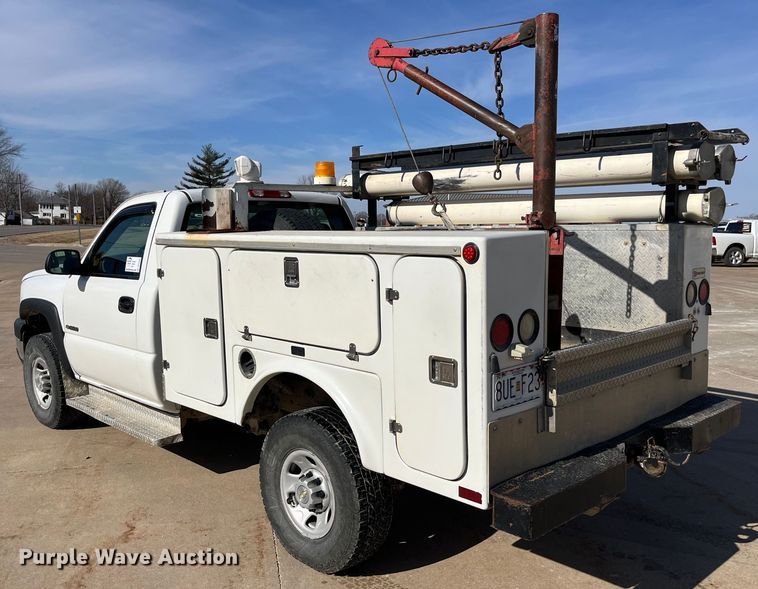 image for item DP0463 2006 Chevrolet Silverado 3500  utility bed pickup truck