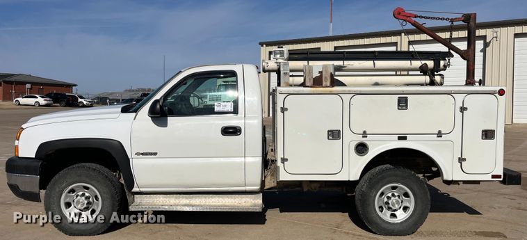 image for item DP0463 2006 Chevrolet Silverado 3500  utility bed pickup truck
