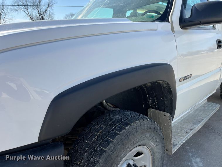 image for item DP0463 2006 Chevrolet Silverado 3500  utility bed pickup truck